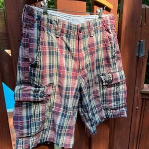 American Eagle Outfitters Men's Plaid Cargo Shorts, Classic Fit, 32 waist
